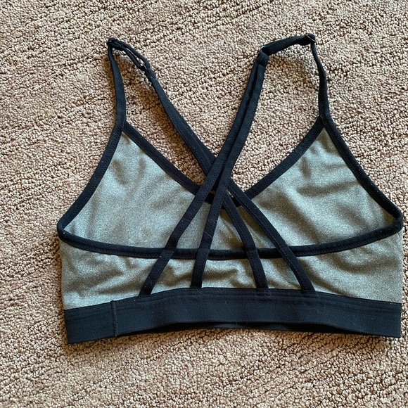 nike sports bra - Picture 2 of 2